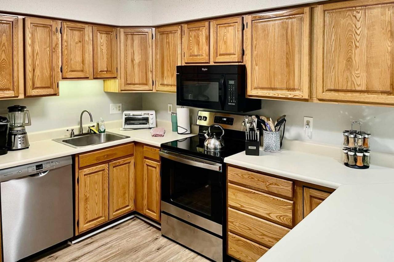 Lincoln Condo With Views, Pool, Hot Tub And Balcony! מראה חיצוני תמונה